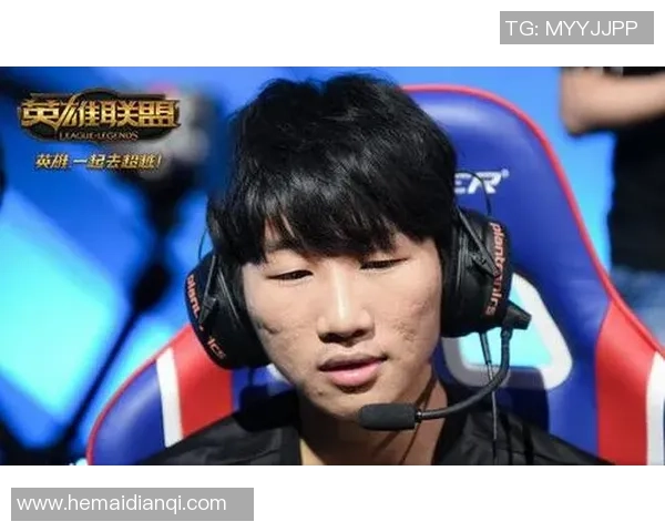 梁加足球：从青涩少年到绿茵场上的传奇之路与梦想追逐